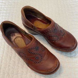 Vintage Leather Ariat Floral Clogs